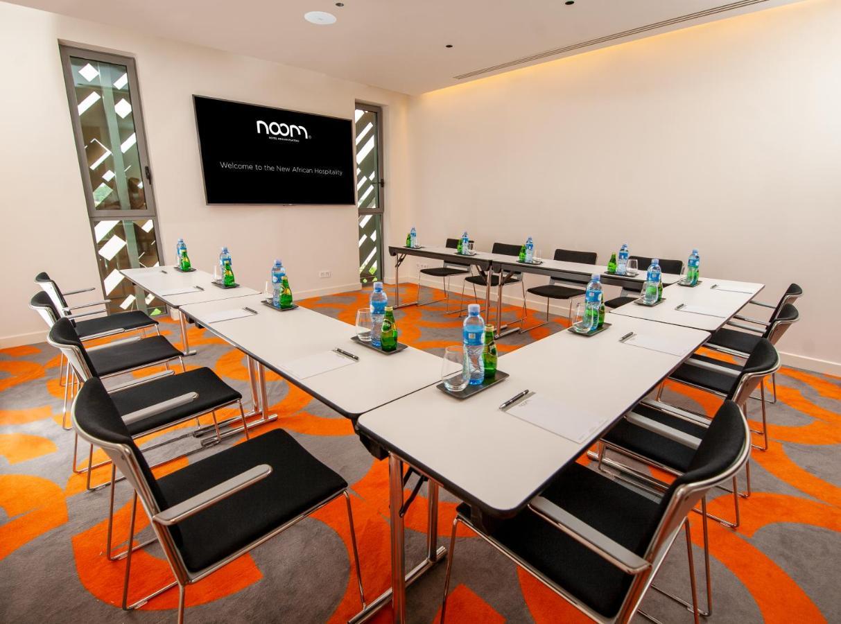 Noom Hotel Abidjan Plateau Exterior photo Meeting room